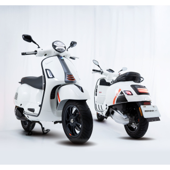 LED-Rücklicht - SIP/KOSO - Vespa GTS/GTV/HPE 125-​310 ccm (ab Bj. 2023) - schwarz-glänzend/getönt